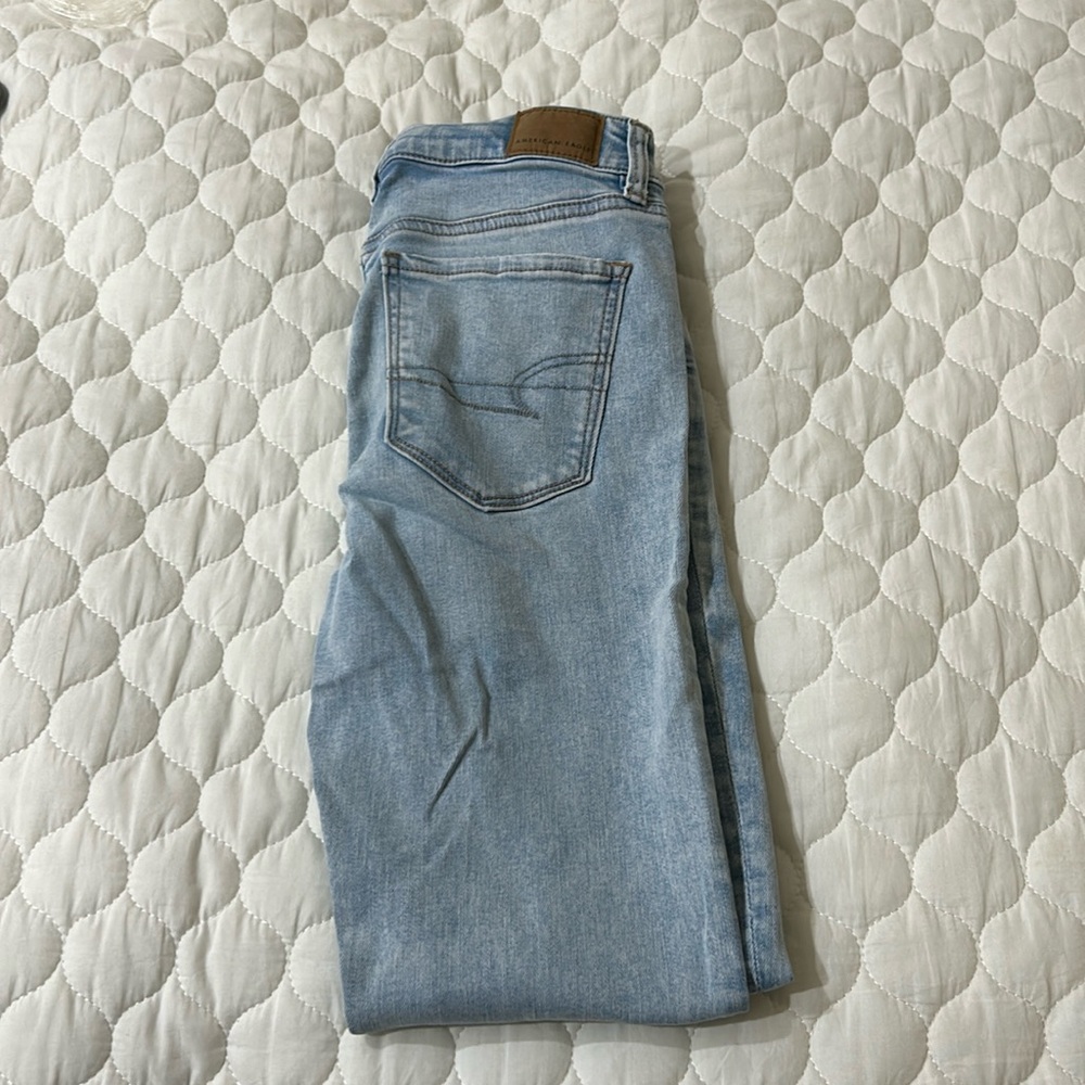 Light wash American Eagle skinny jeans
